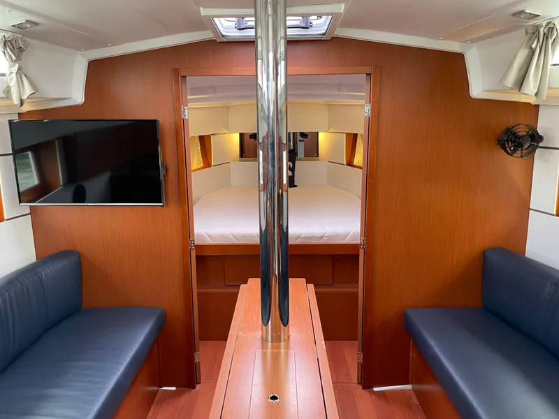 Slide: The Image of Beneteau Oceanis 38.1 2017 - 15