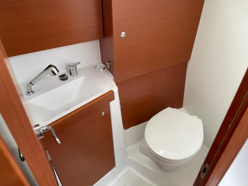 Slide: The Image of Beneteau Oceanis 38.1 2017 - 40