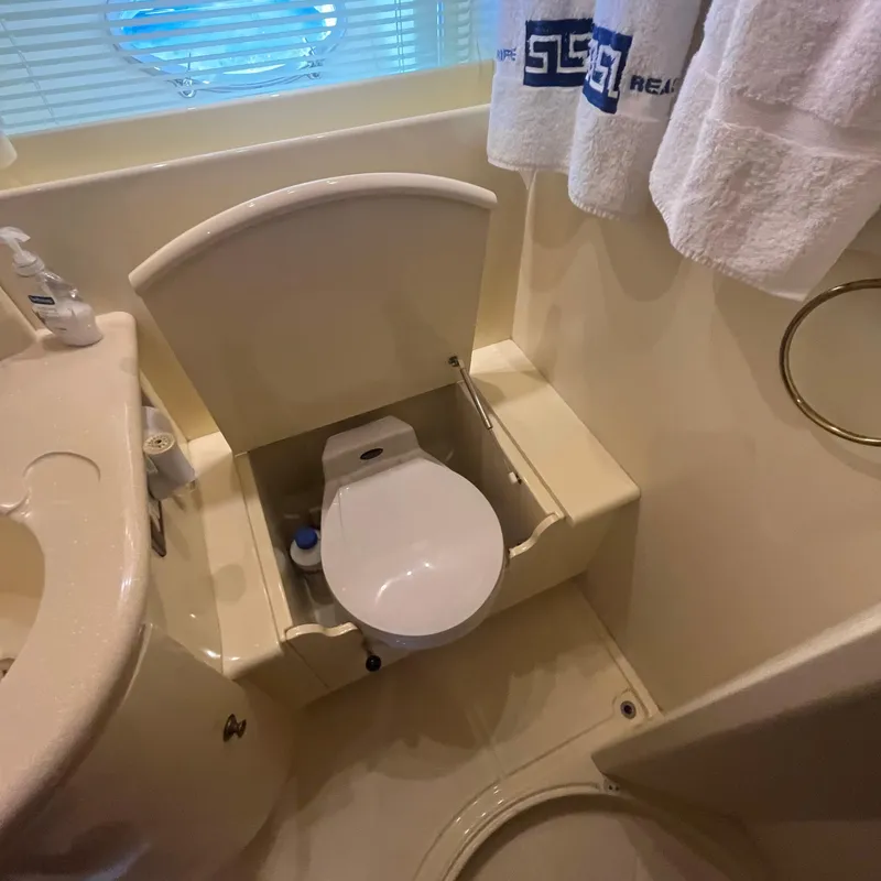 Slide: The Image of Sunseeker Renegade 60 1993 - 51