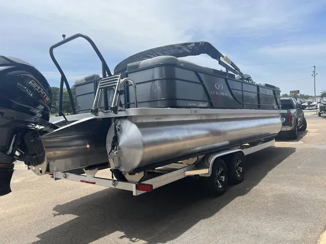 Slide: The Image of Veranda VR25RC Deluxe Tri-Toon 2024 - 6