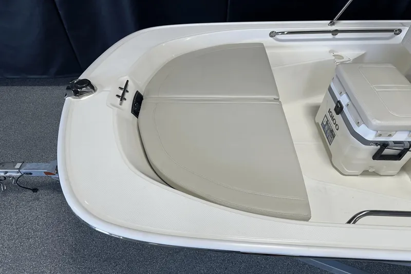 Slide: The Image of Boston Whaler 150 Montauk 2025 - 10