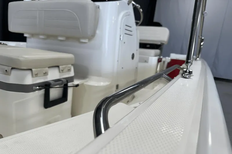 Slide: The Image of Boston Whaler 150 Montauk 2025 - 12