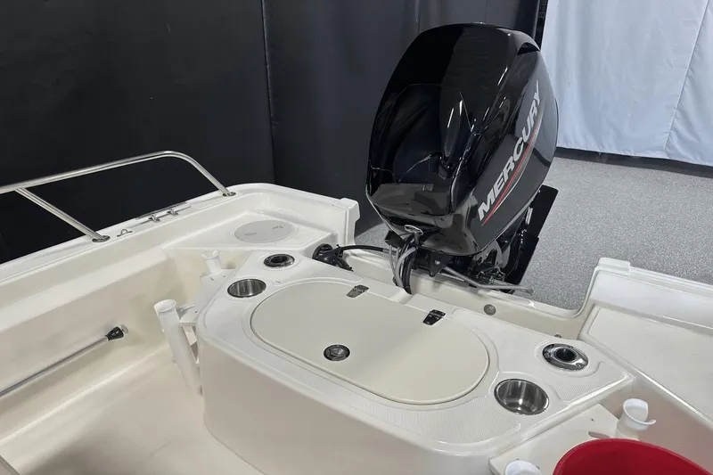 Slide: The Image of Boston Whaler 150 Montauk 2025 - 28