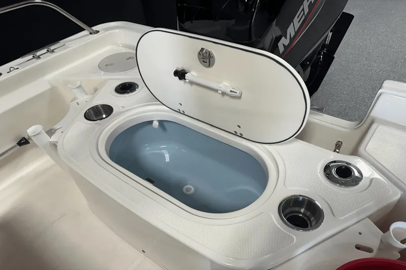 Slide: The Image of Boston Whaler 150 Montauk 2025 - 29