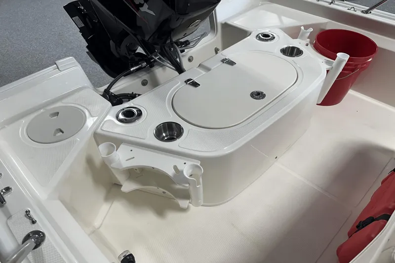 Slide: The Image of Boston Whaler 150 Montauk 2025 - 30