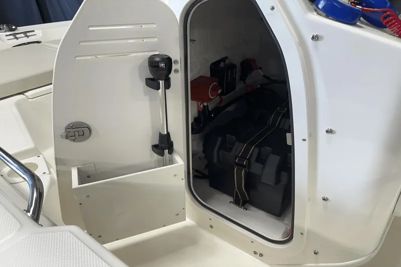 Slide: The Image of Boston Whaler 150 Montauk 2025 - 44