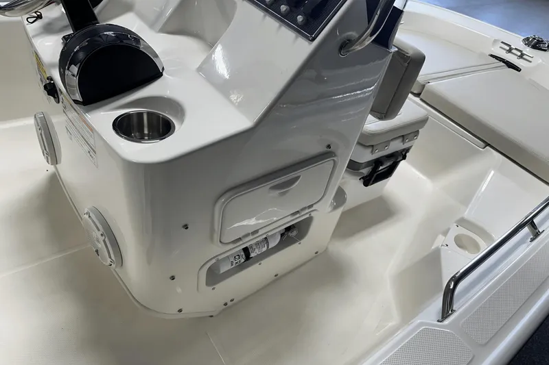 Slide: The Image of Boston Whaler 150 Montauk 2025 - 45