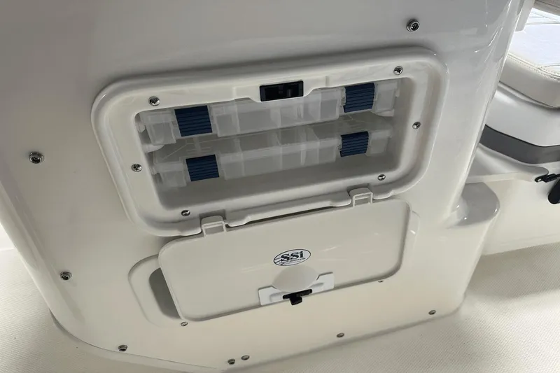 Slide: The Image of Boston Whaler 150 Montauk 2025 - 46