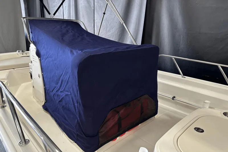 Slide: The Image of Boston Whaler 150 Montauk 2025 - 8