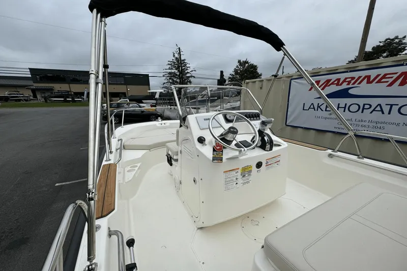 Slide: The Image of Boston Whaler 170 Montauk 2025 - 10