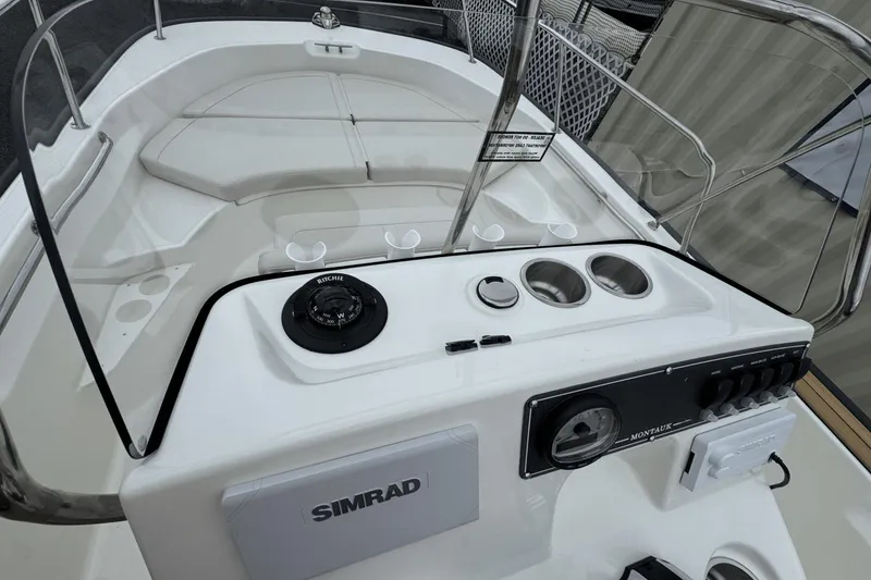 Slide: The Image of Boston Whaler 170 Montauk 2025 - 14
