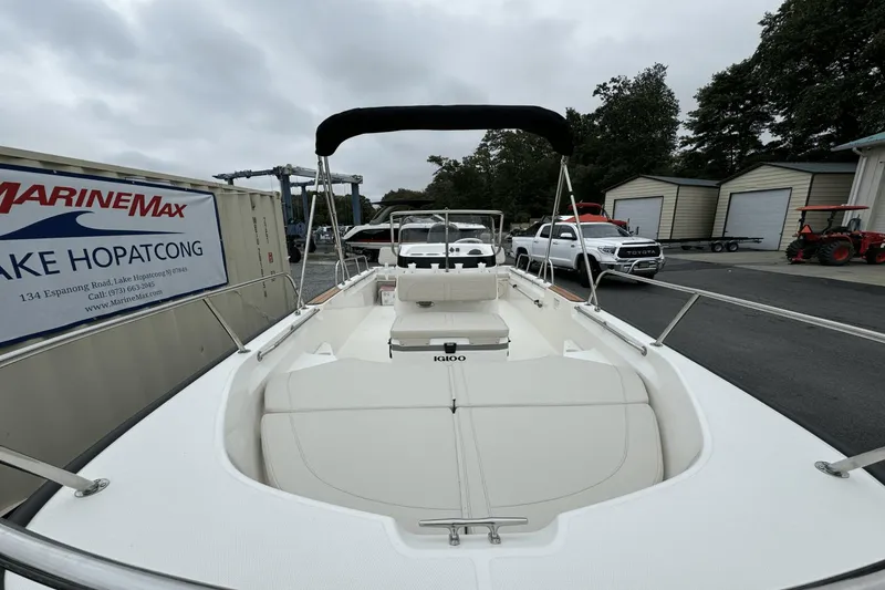 Slide: The Image of Boston Whaler 170 Montauk 2025 - 15