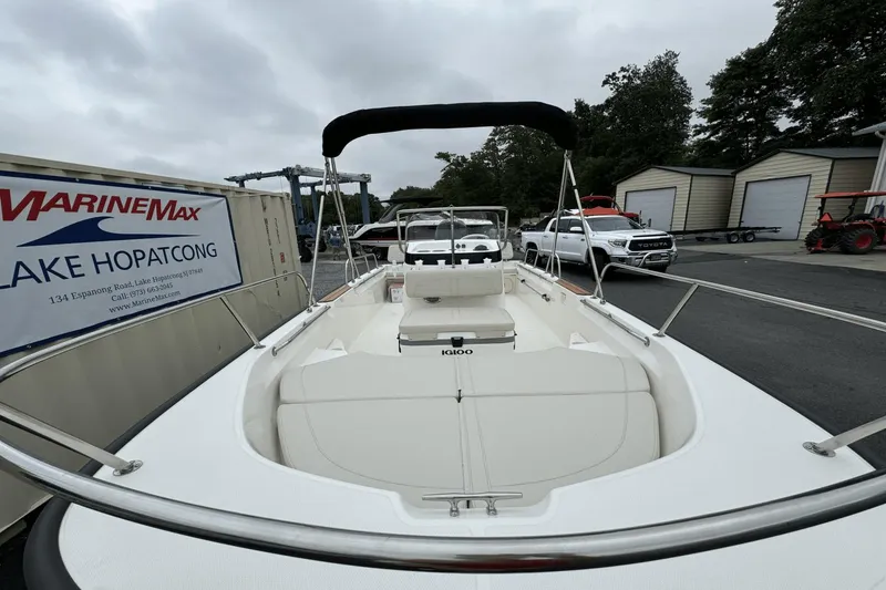 Slide: The Image of Boston Whaler 170 Montauk 2025 - 16