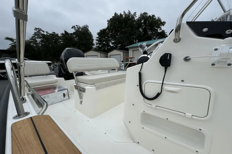 Slide: The Image of Boston Whaler 170 Montauk 2025 - 8