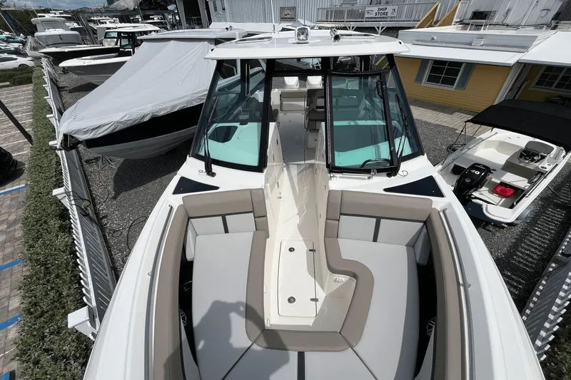 Slide: The Image of Boston Whaler 330 Vantage 2025 - 12