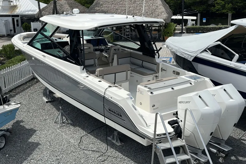Slide: The Image of Boston Whaler 330 Vantage 2025 - 23