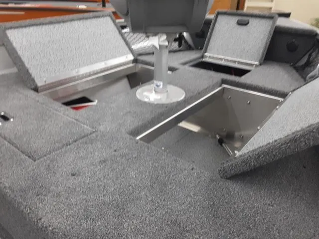 Slide: The Image of Crestliner 1650 Discovery Tiller 2024 - 10