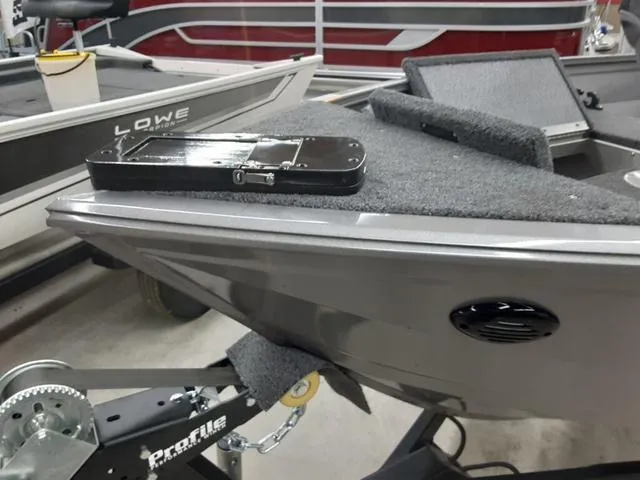 Slide: The Image of Crestliner 1650 Discovery Tiller 2024 - 13