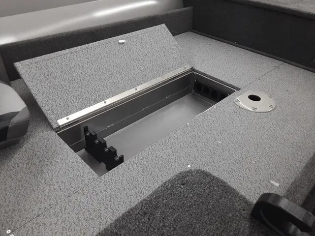 Slide: The Image of Crestliner 1650 Discovery Tiller 2024 - 15