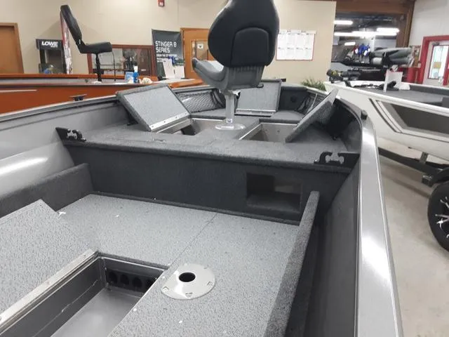 Slide: The Image of Crestliner 1650 Discovery Tiller 2024 - 16