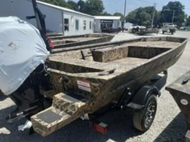 Slide: The Image of Lowe Roughneck 1860 2024 - 6