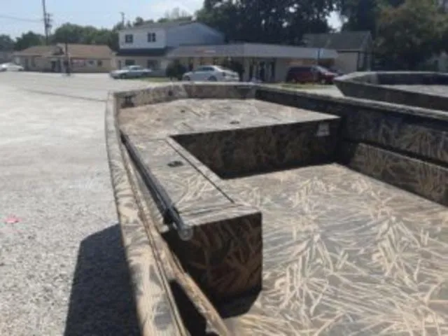 Slide: The Image of Lowe Roughneck 1860 2024 - 7