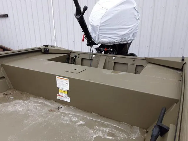 Slide: The Image of Lowe Roughneck 1660 Tiller 2024 - 3