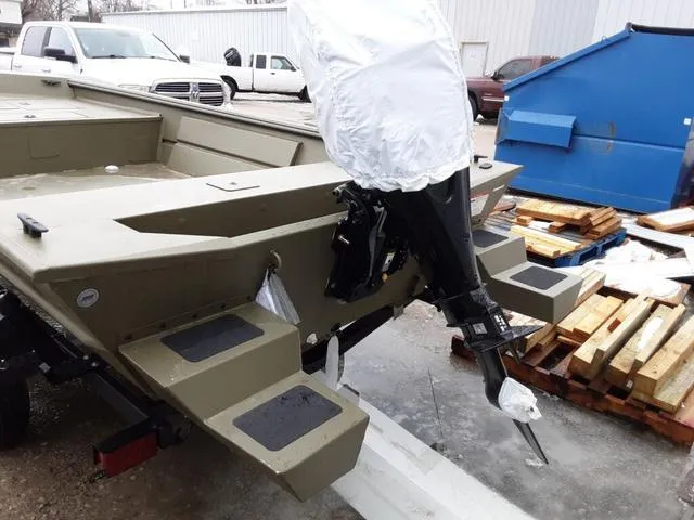 Slide: The Image of Lowe Roughneck 1660 Tiller 2024 - 4