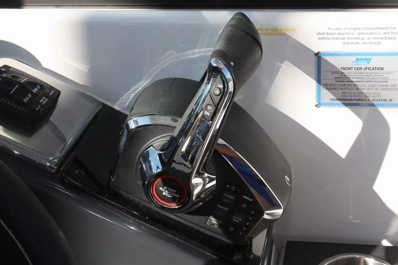 Slide: The Image of Throttle control of 2025 Formula 350 Sun Sport boat. - 32