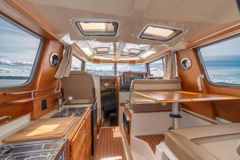 Slide: The Image of Ranger Tug R-27 2021 - 17