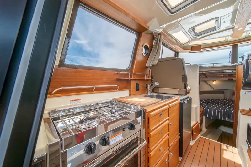 Slide: The Image of Ranger Tug R-27 2021 - 19