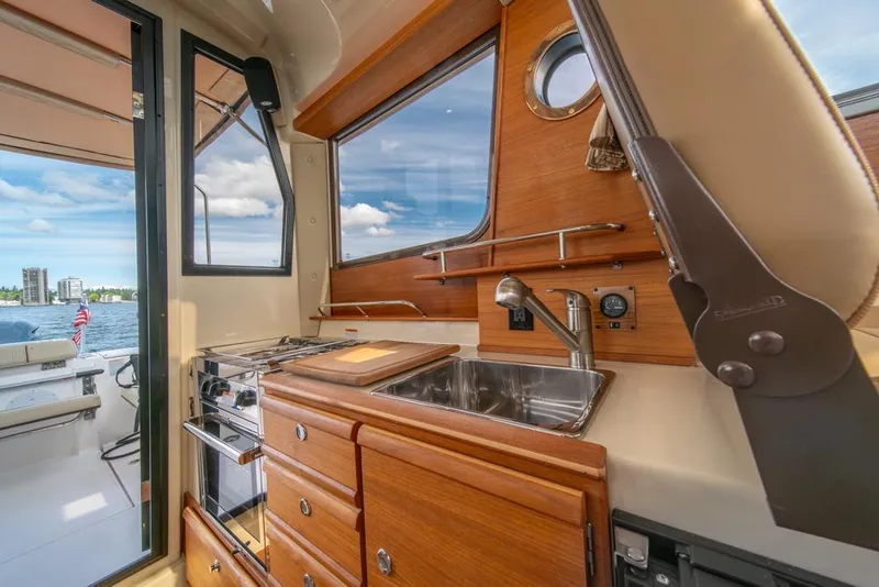 Slide: The Image of Ranger Tug R-27 2021 - 22