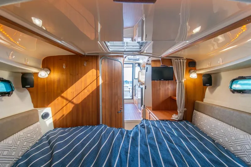 Slide: The Image of Ranger Tug R-27 2021 - 24