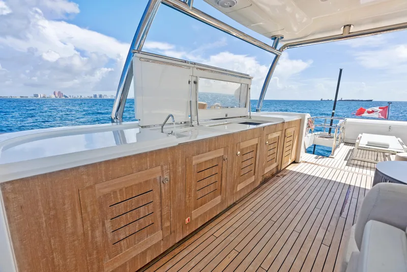 Slide: The Image of Azimut Magellano 76 2016 - 50