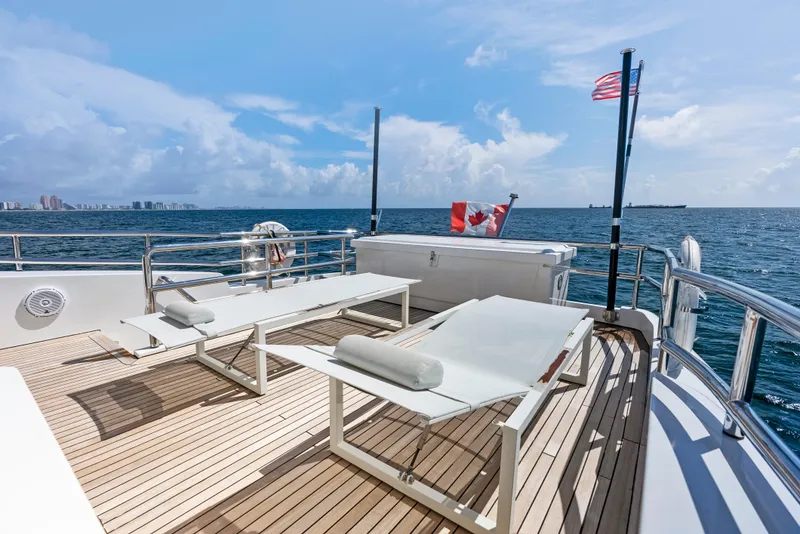 Slide: The Image of Azimut Magellano 76 2016 - 51