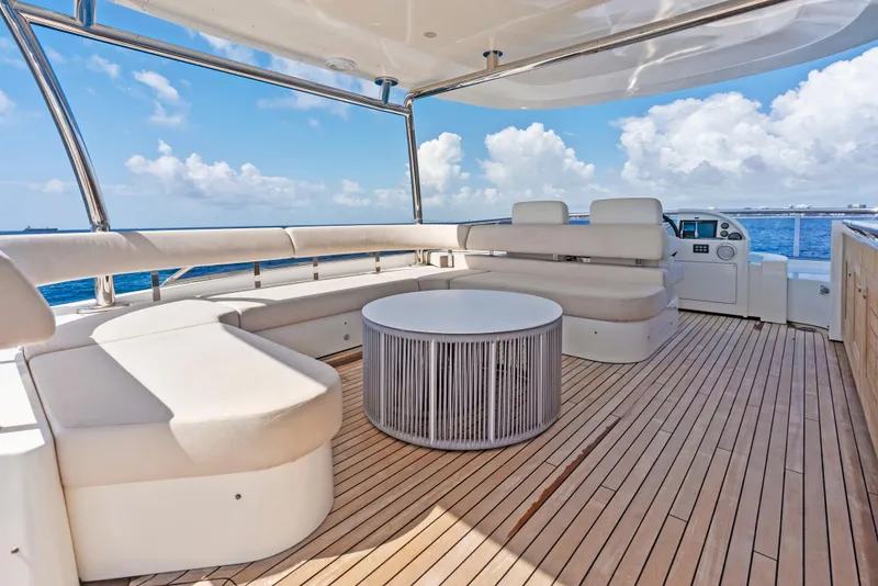 Slide: The Image of Azimut Magellano 76 2016 - 54