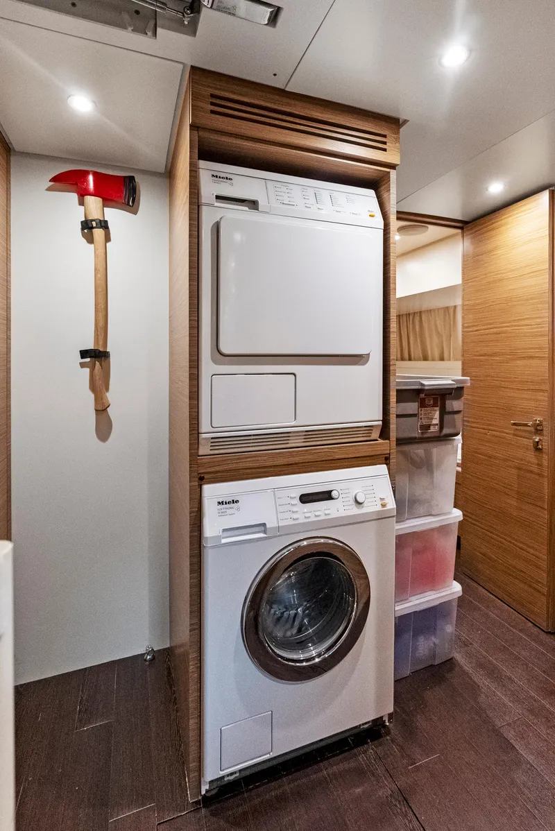 Slide: The Image of Azimut Magellano 76 2016 - 63