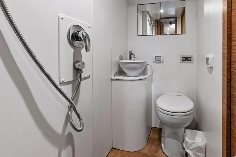 Slide: The Image of Azimut Magellano 76 2016 - 65