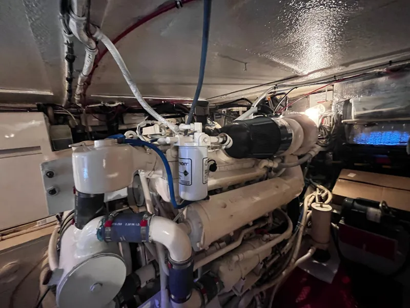 Slide: The Image of Hatteras 52 Cockpit Motoryacht 1991 - 51