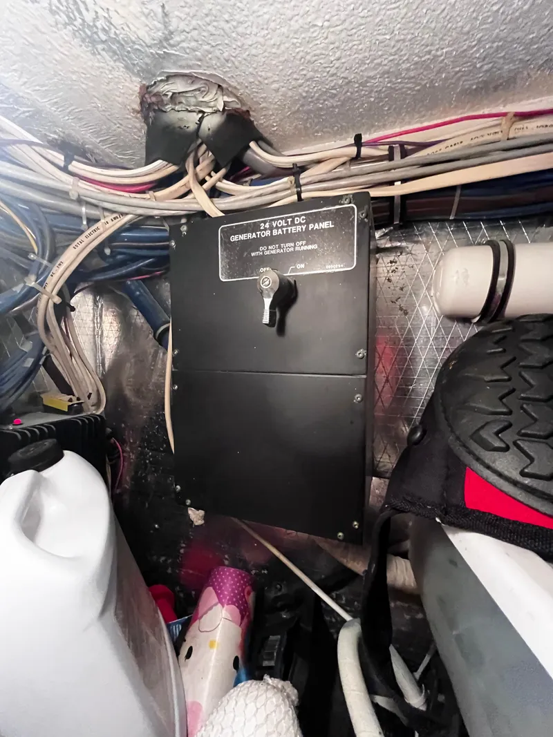 Slide: The Image of Hatteras 52 Cockpit Motoryacht 1991 - 54