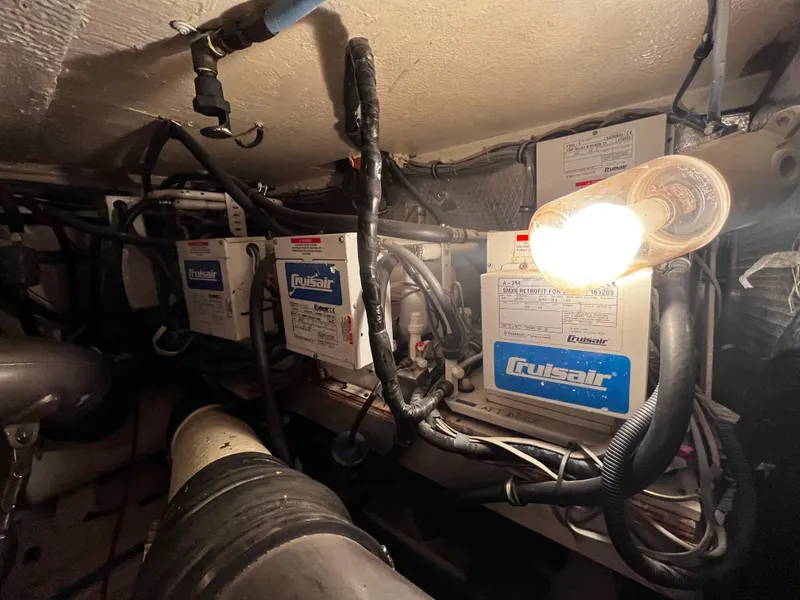 Slide: The Image of Hatteras 52 Cockpit Motoryacht 1991 - 55