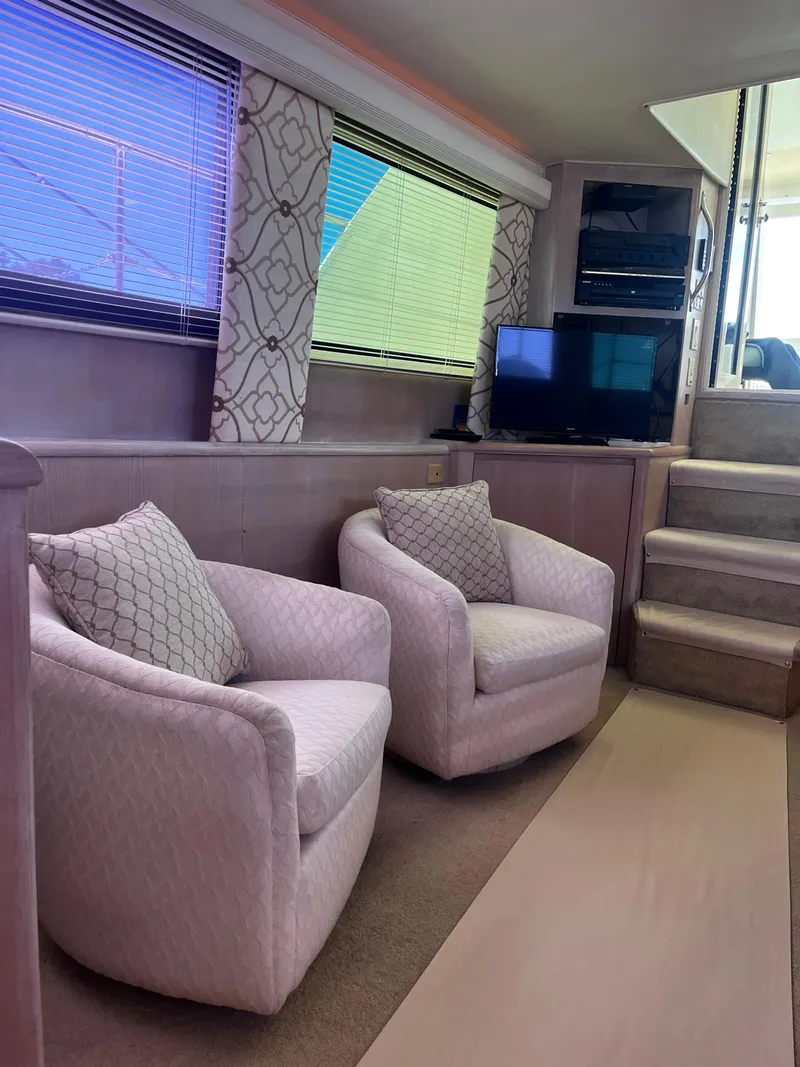 Slide: The Image of Hatteras 52 Cockpit Motoryacht 1991 - 64