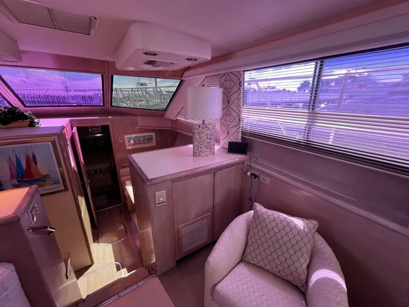 Slide: The Image of Hatteras 52 Cockpit Motoryacht 1991 - 69