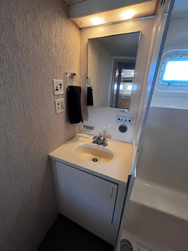 Slide: The Image of Hatteras 52 Cockpit Motoryacht 1991 - 80