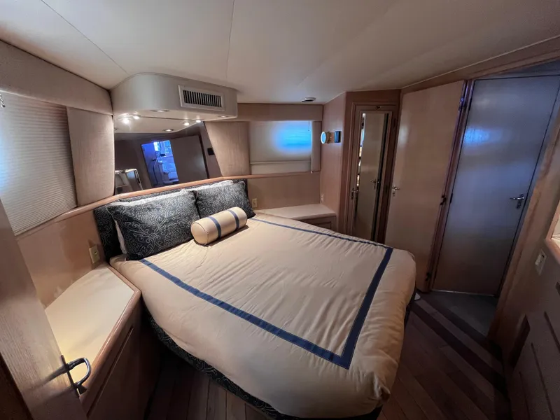 Slide: The Image of Hatteras 52 Cockpit Motoryacht 1991 - 82