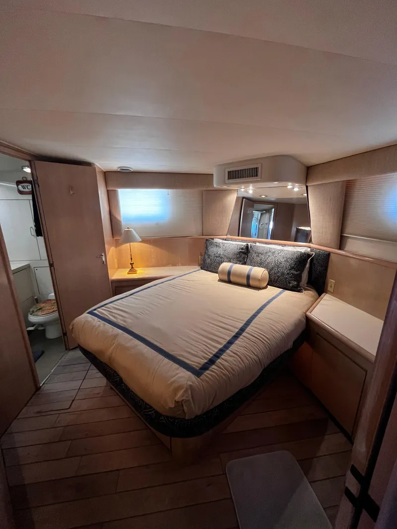 Slide: The Image of Hatteras 52 Cockpit Motoryacht 1991 - 85