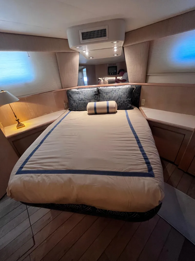 Slide: The Image of Hatteras 52 Cockpit Motoryacht 1991 - 86