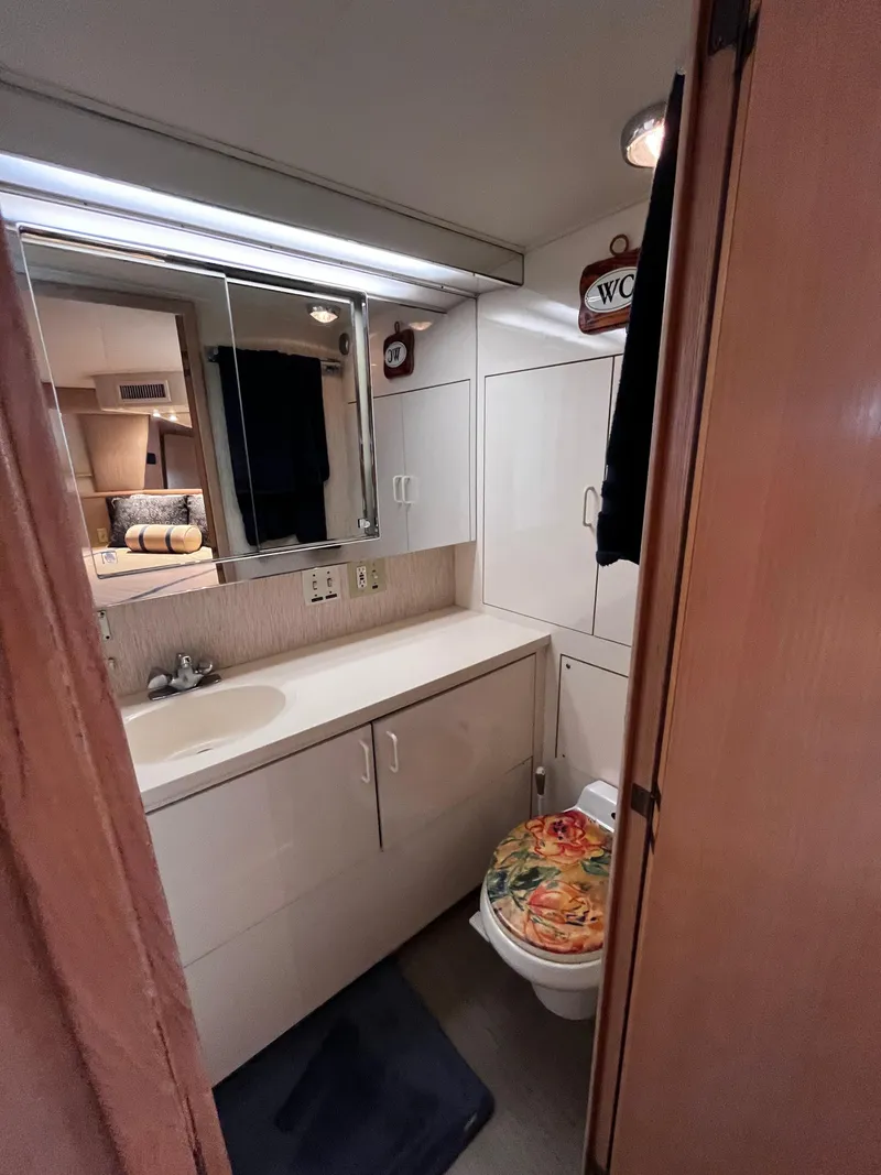 Slide: The Image of Hatteras 52 Cockpit Motoryacht 1991 - 87