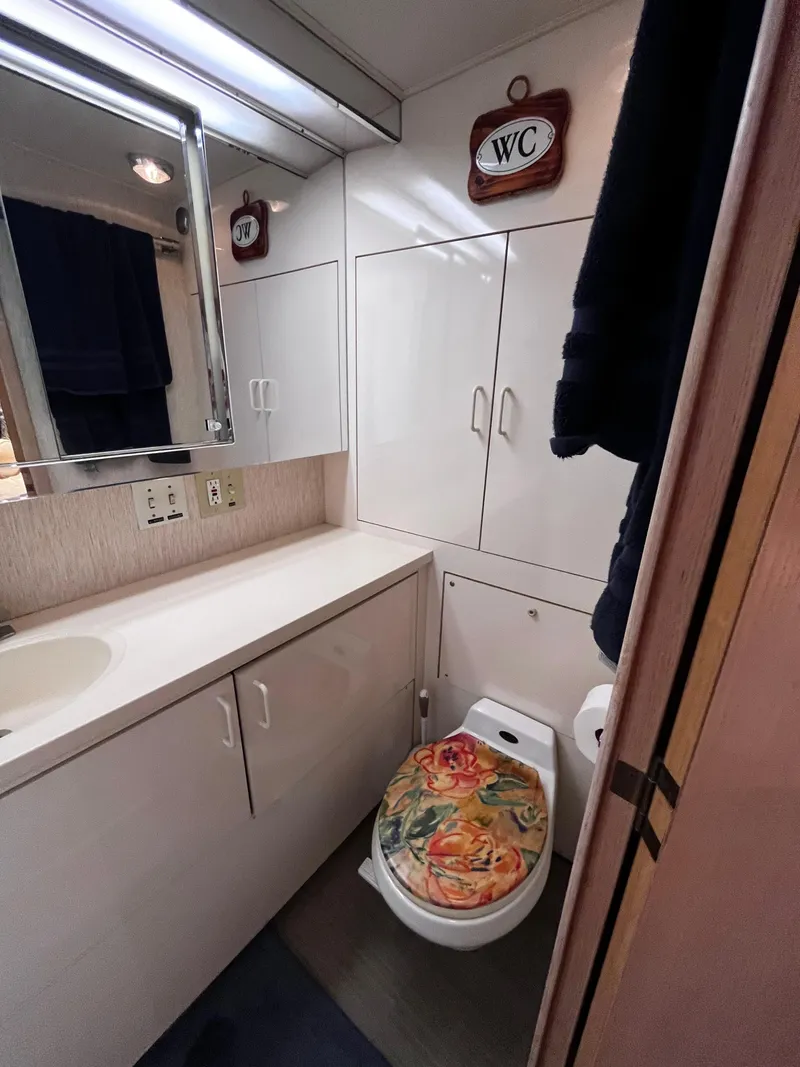 Slide: The Image of Hatteras 52 Cockpit Motoryacht 1991 - 89