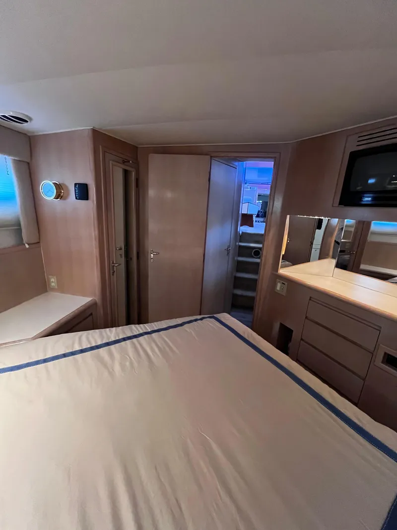 Slide: The Image of Hatteras 52 Cockpit Motoryacht 1991 - 91